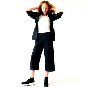 🌸Athleta Triumph Hybrid Wide Crop Pants, Size Large Petite, Black (NWT)